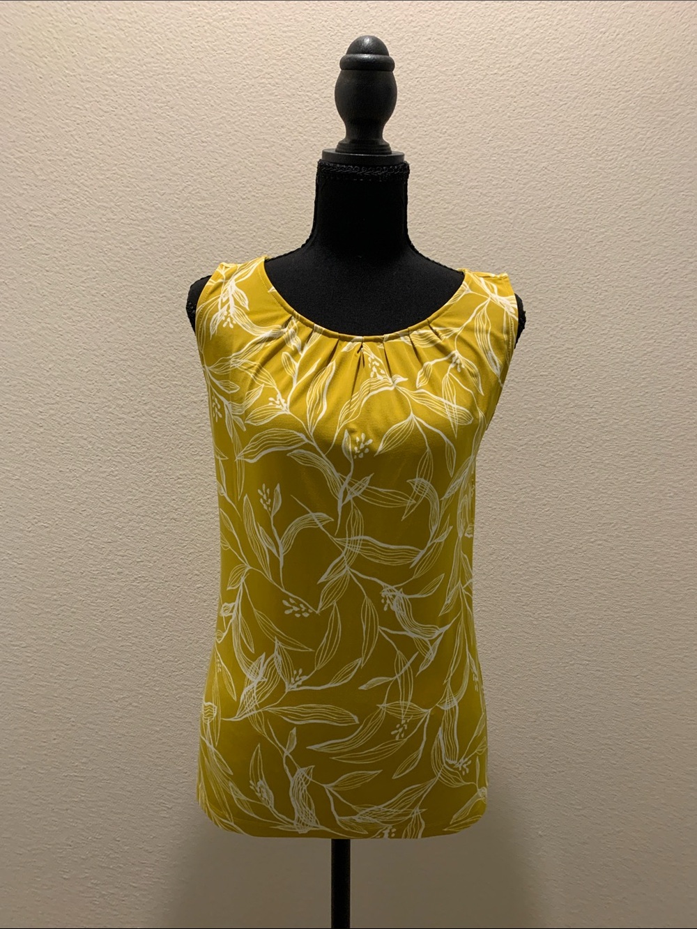Ann Taylor Factory Mustard Yellow Floral Shell Top NWOT (Size XS)